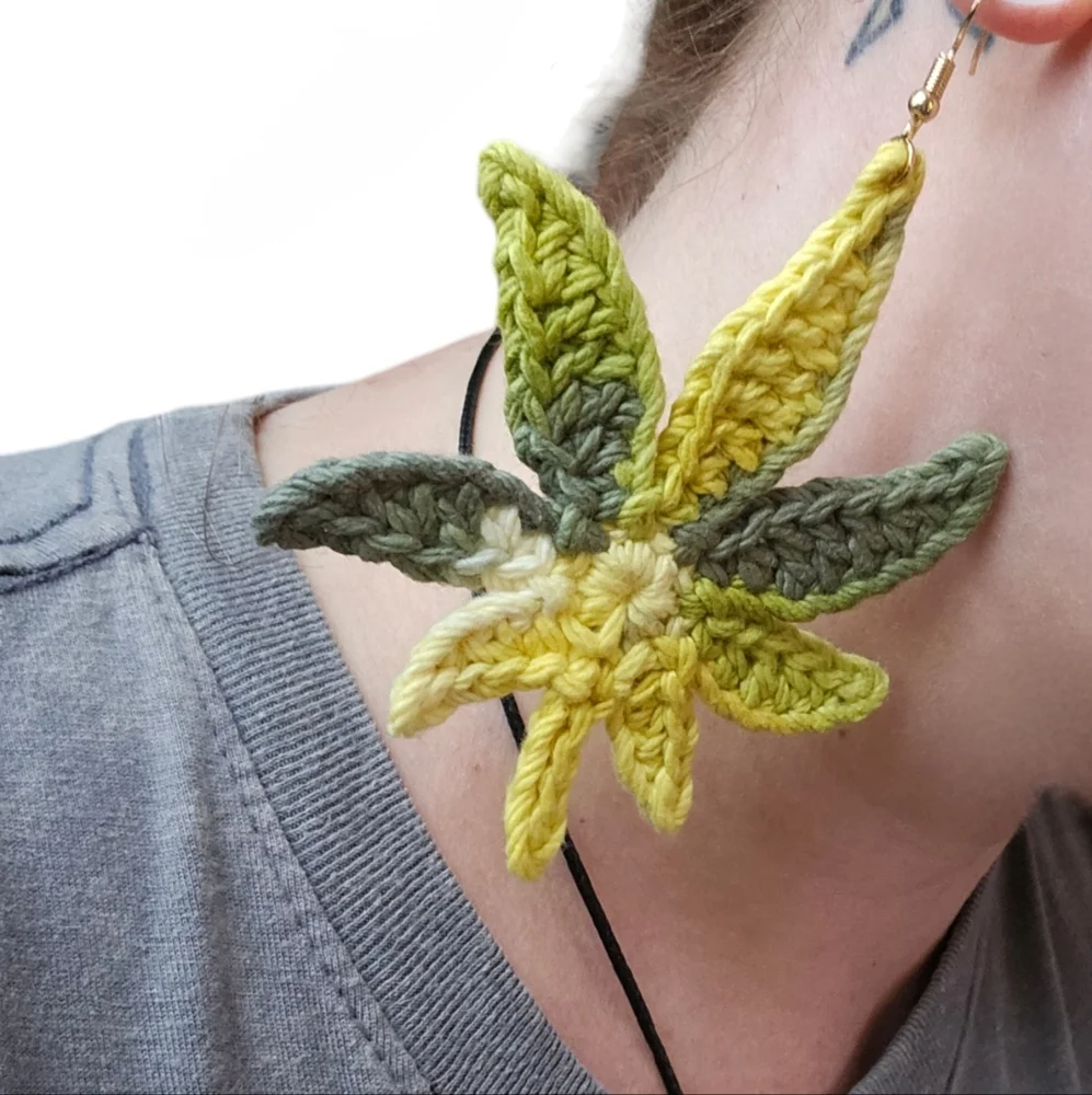 Mary Jane - Maple Leaf - Reefer - Pot - Handmade earrings - Picture 7 of 16